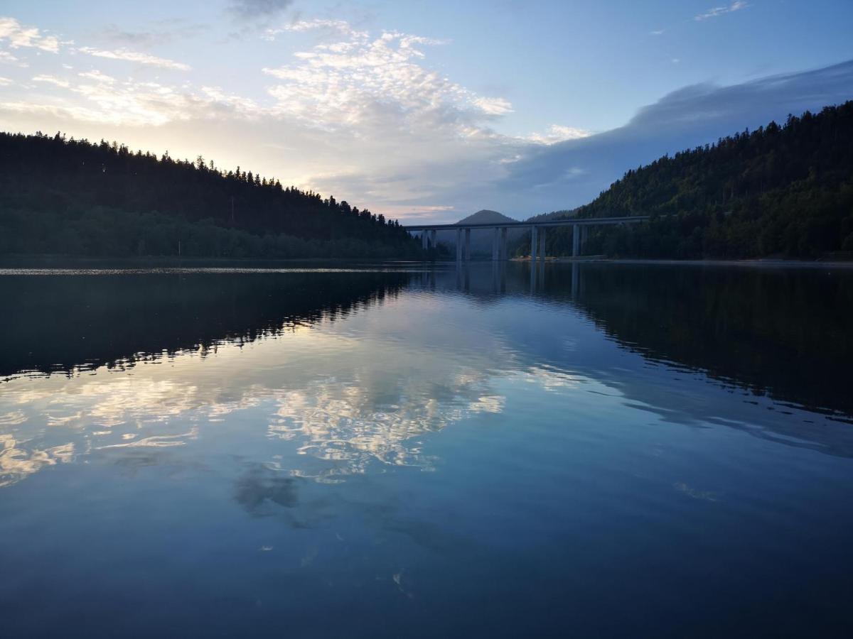 Fuzinarska Kuca Hotel Fužine Buitenkant foto